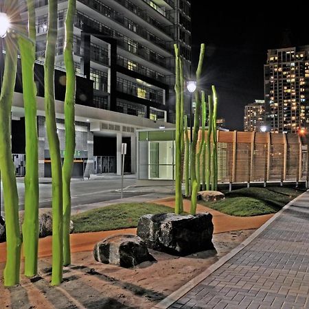 Square One Fully Furnished Suite Μισισάουγκα Εξωτερικό φωτογραφία