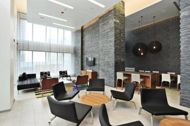 Square One Fully Furnished Suite Μισισάουγκα Εξωτερικό φωτογραφία