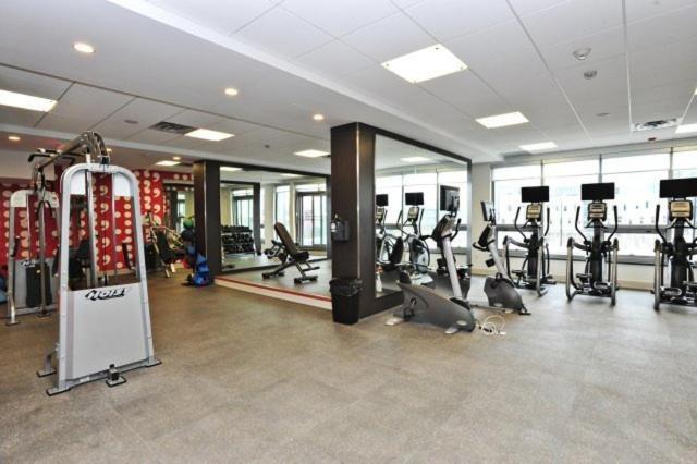 Square One Fully Furnished Suite Μισισάουγκα Εξωτερικό φωτογραφία
