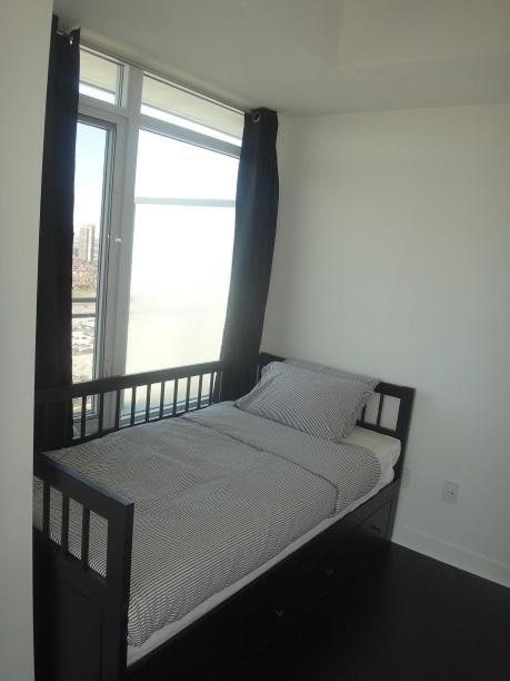 Square One Fully Furnished Suite Μισισάουγκα Εξωτερικό φωτογραφία