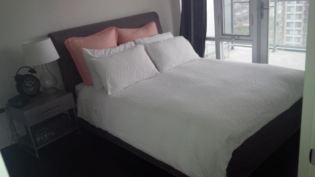 Square One Fully Furnished Suite Μισισάουγκα Δωμάτιο φωτογραφία