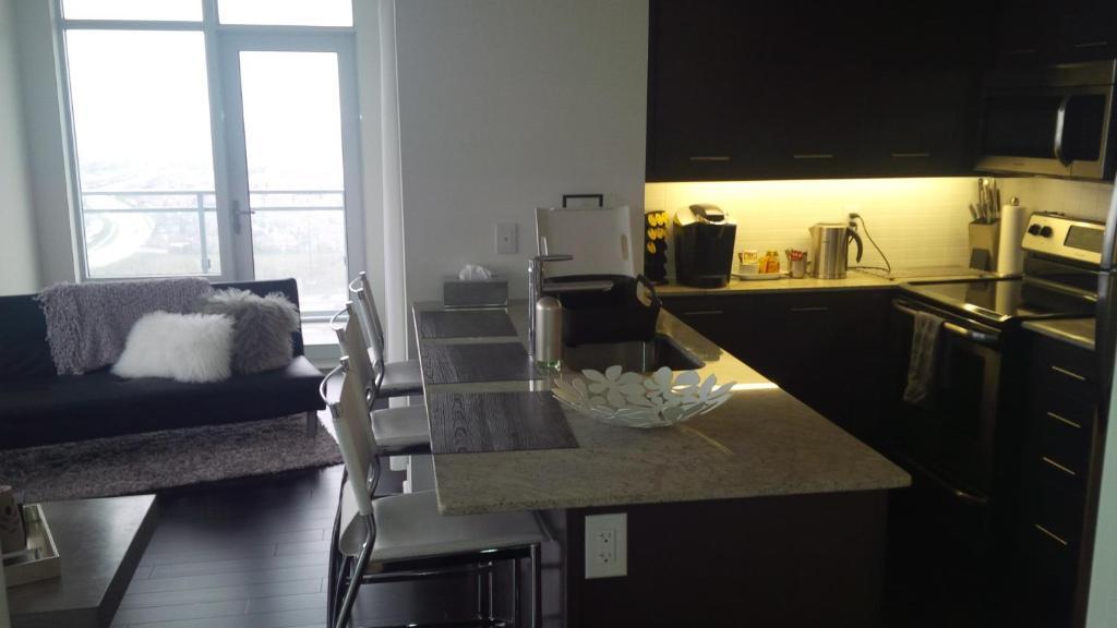Square One Fully Furnished Suite Μισισάουγκα Δωμάτιο φωτογραφία