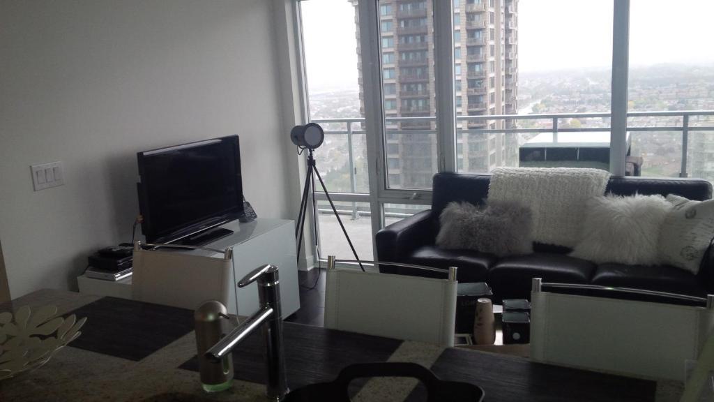 Square One Fully Furnished Suite Μισισάουγκα Δωμάτιο φωτογραφία